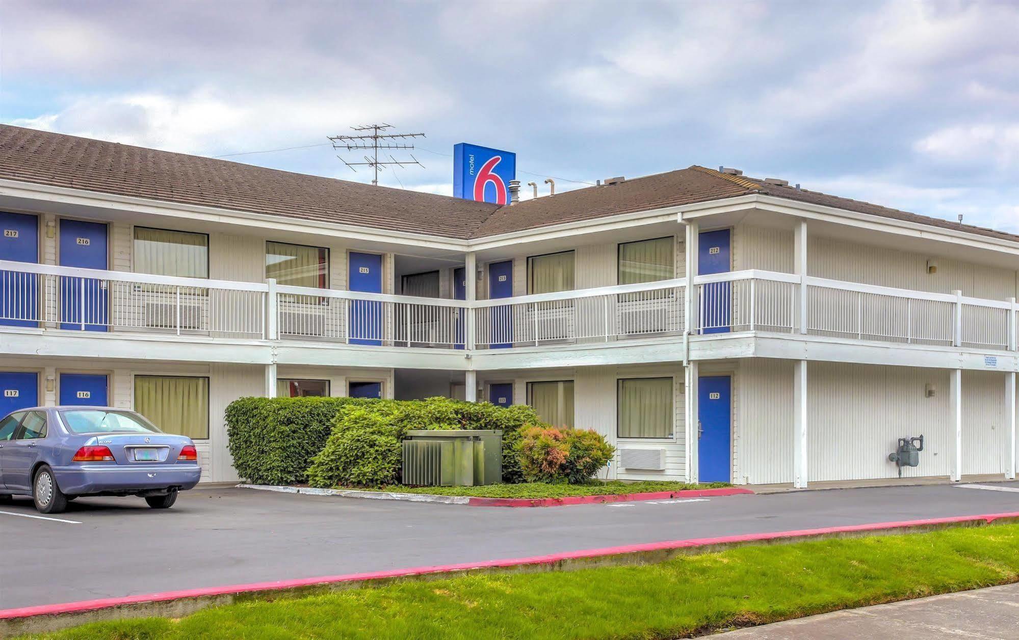 Motel 6-Medford, Or - North Екстериор снимка